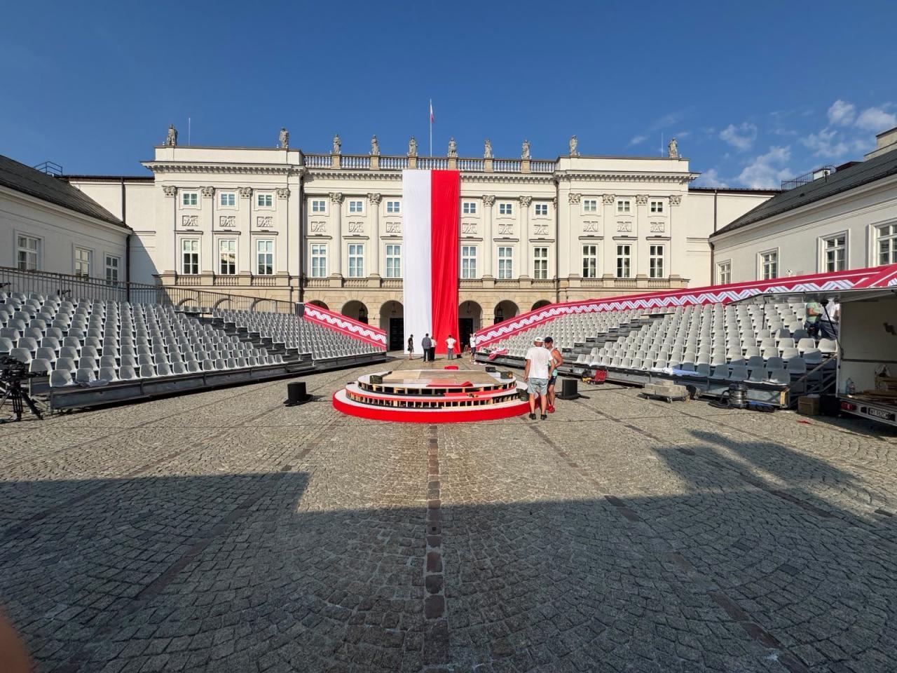 trybuny przed Pałacem Prezydenckim w Warszawie | fot. https://x.com/szefernaker