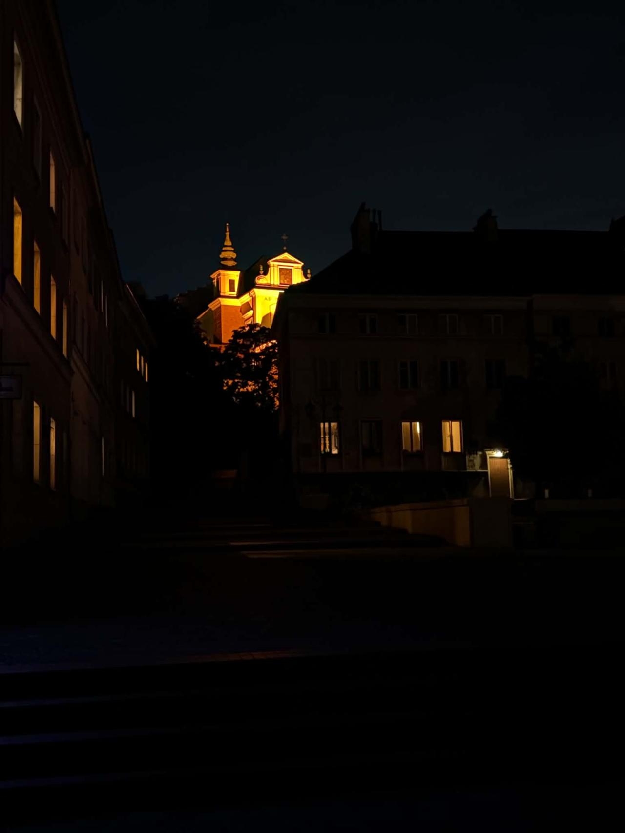 latarnie nie działają na Mariensztacie | fot. Bartosz Pańczyk