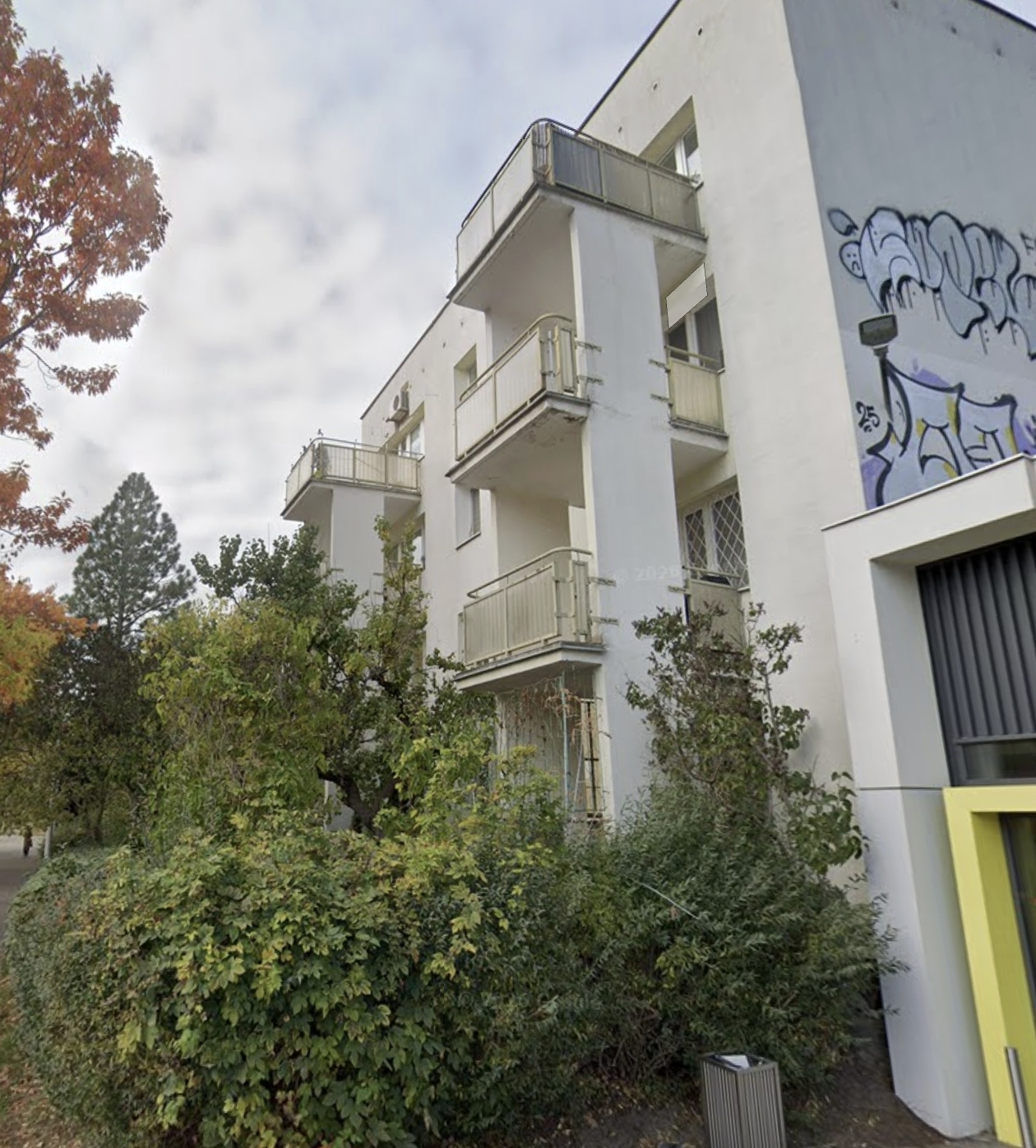 Blok przy Hirszfelda 2 w Warszawie, który grozi zawaleniem | fot. Google Street View