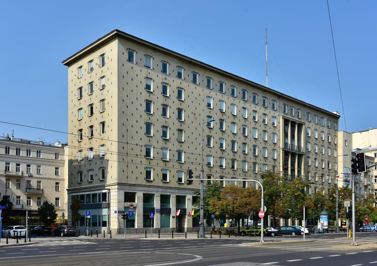 budynek przy Marszałkowskiej 77/79 w Warszawie | fot. Autorstwa Adrian Grycuk - Praca własna, CC BY-SA 3.0 pl, https://commons.wikimedia.org/w/index.php?curid=72527643