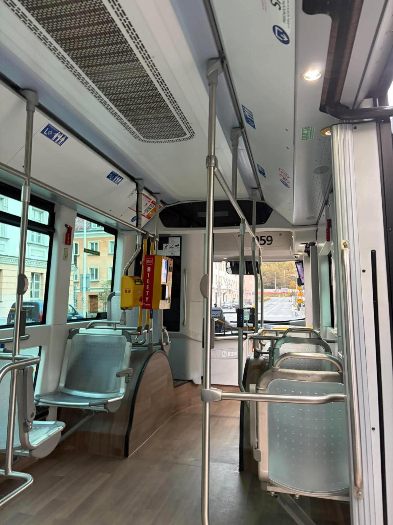 test hiszpańskiego autobusu na ulicach Warszawy | fot. Bartosz Pańczyk