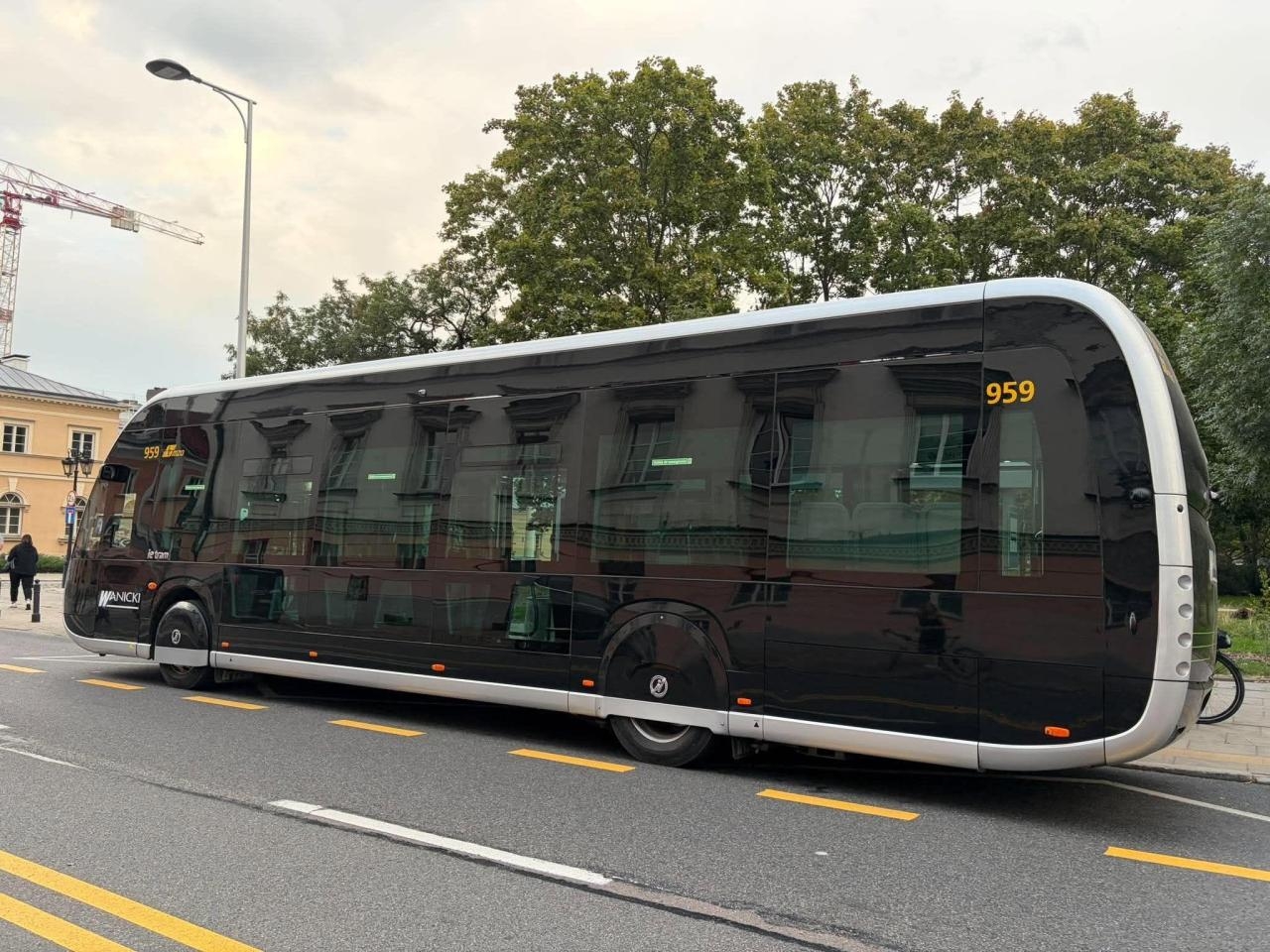 test hiszpańskiego autobusu na ulicach Warszawy | fot. Bartosz Pańczyk