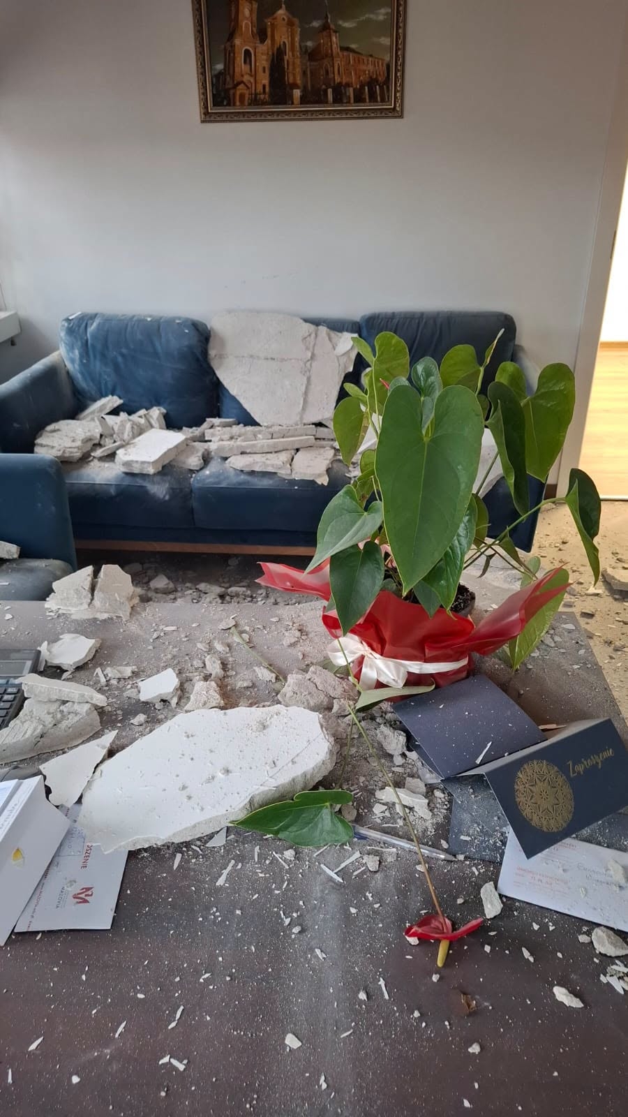 gruz w gabinecie wiceprezydentki Ostrołęki | fot. facebook.com/OstrolekaSamorzadowa