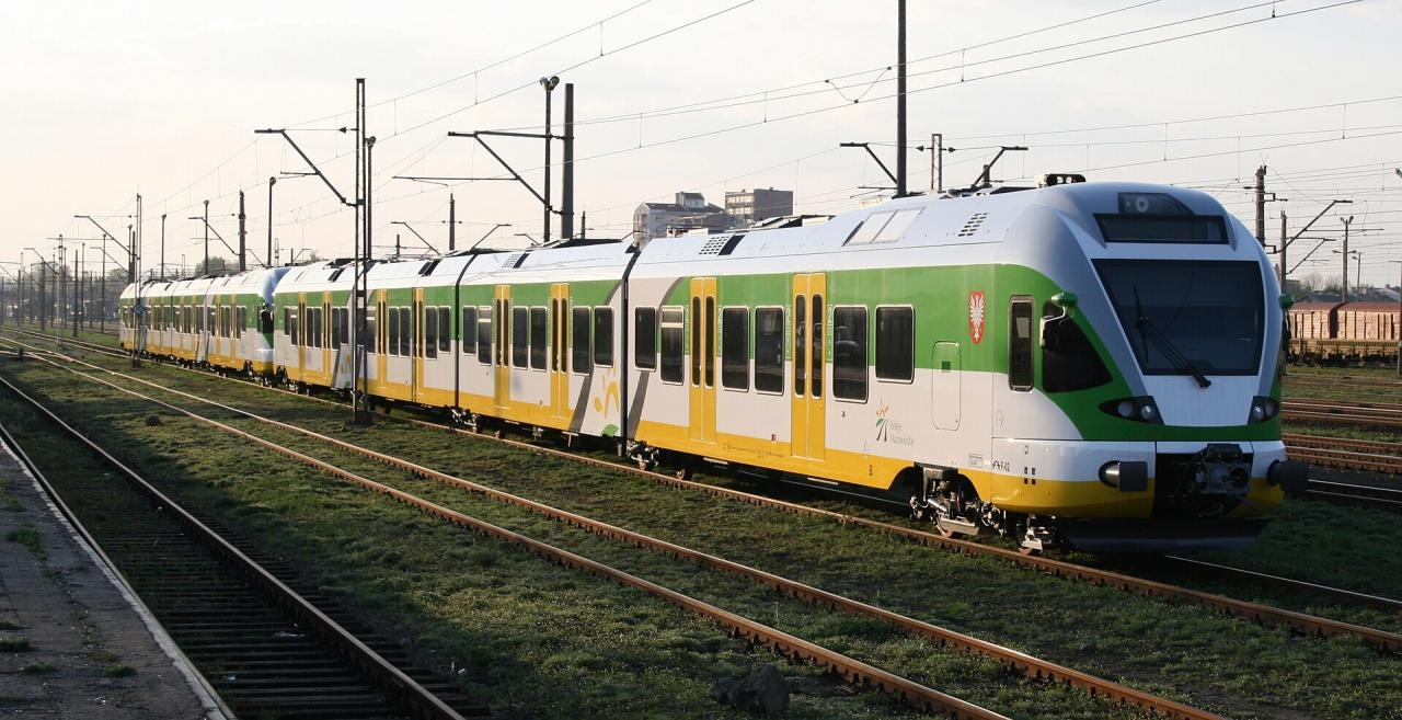 zdj. ilustracyjne | fot. https://pl.wikipedia.org/wiki/Plik:Stadler_FLIRT_Koleje_Mazowieckie.jpg