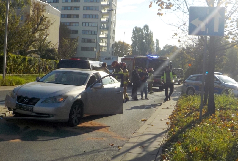 samochód, który spowodował kolizję w Warszaie | fot. strazmiejska.waw.pl