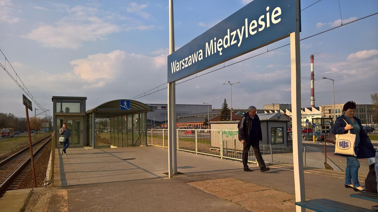 Warszawa-Międzylesie | fot. https://pl.wikipedia.org/wiki/Plik:PKP_Warszawa_Mi%C4%99dzylesie_2017_02.jpg